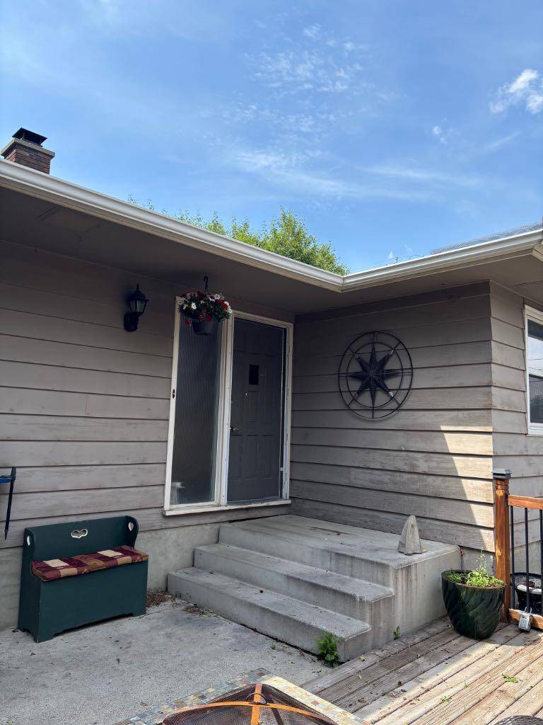 Calgary, AB T2K 0N9,220 72 AVE NE