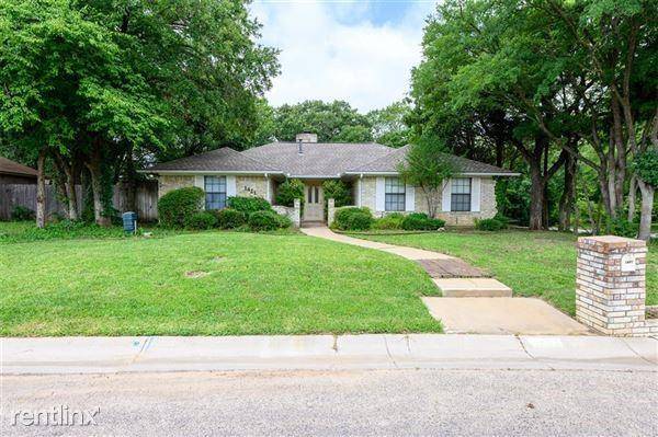 1421 Briarwood Street, Denton, TX 76209