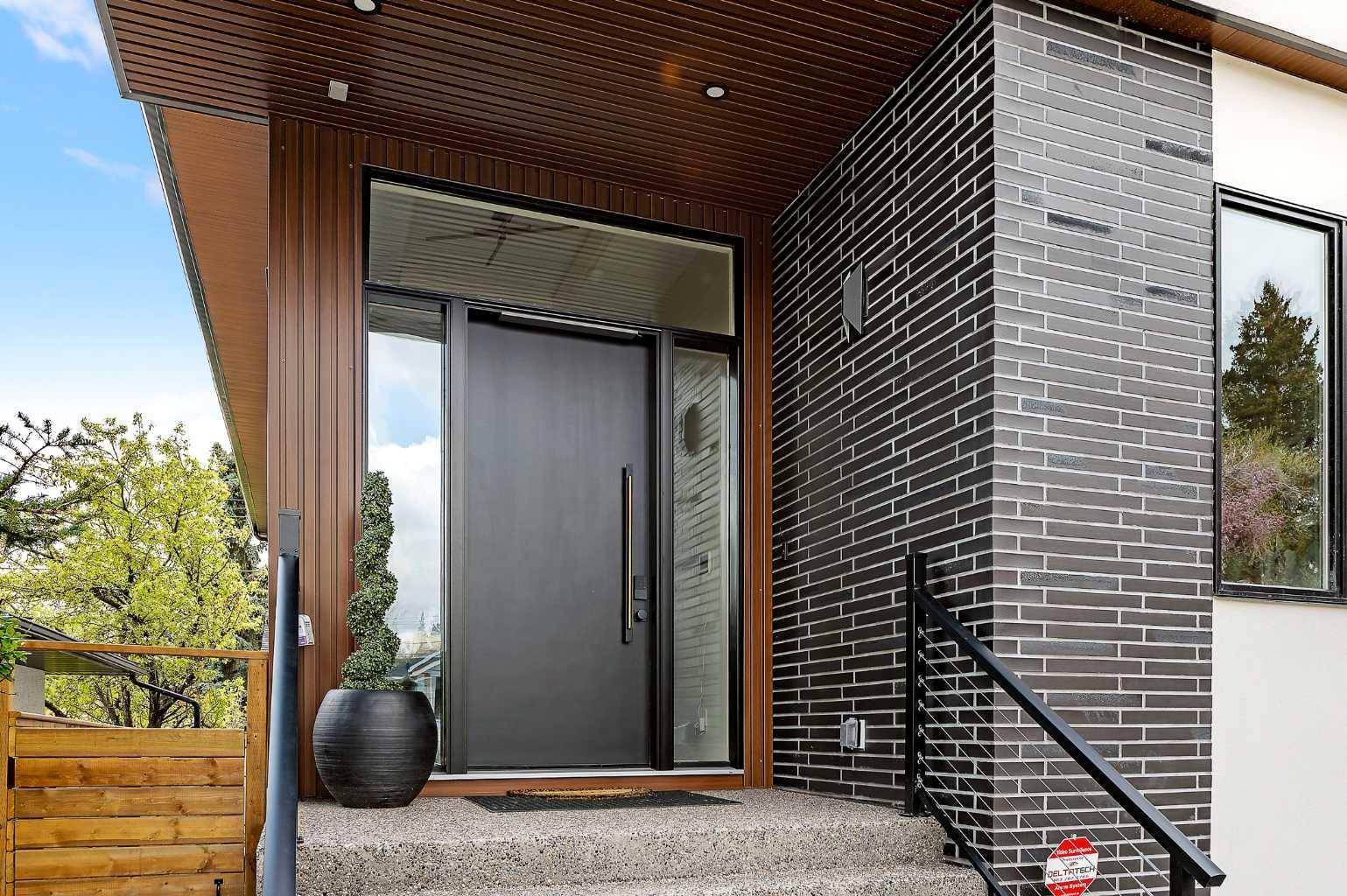 Calgary, AB T2K 0E2,1027 39 AVE NW