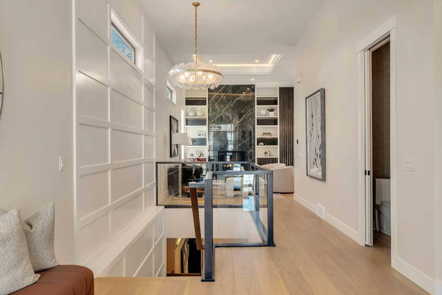 Calgary, AB T2K 0E2,1027 39 AVE NW