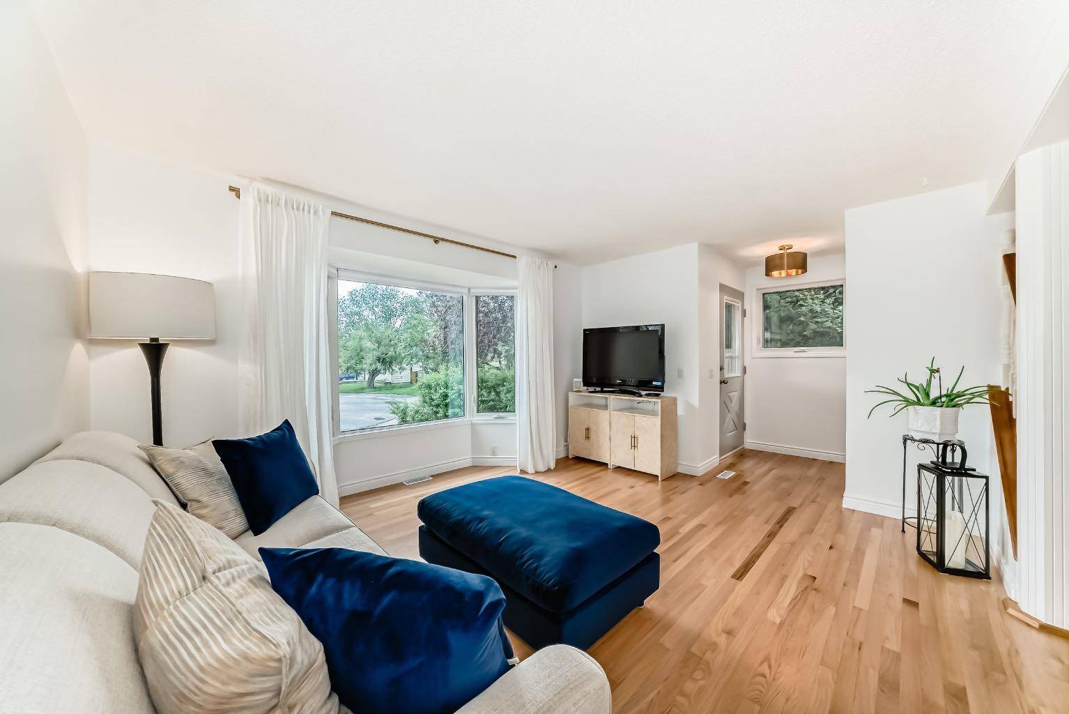 Calgary, AB T2B 2R7,224 Erin Dale PL SE