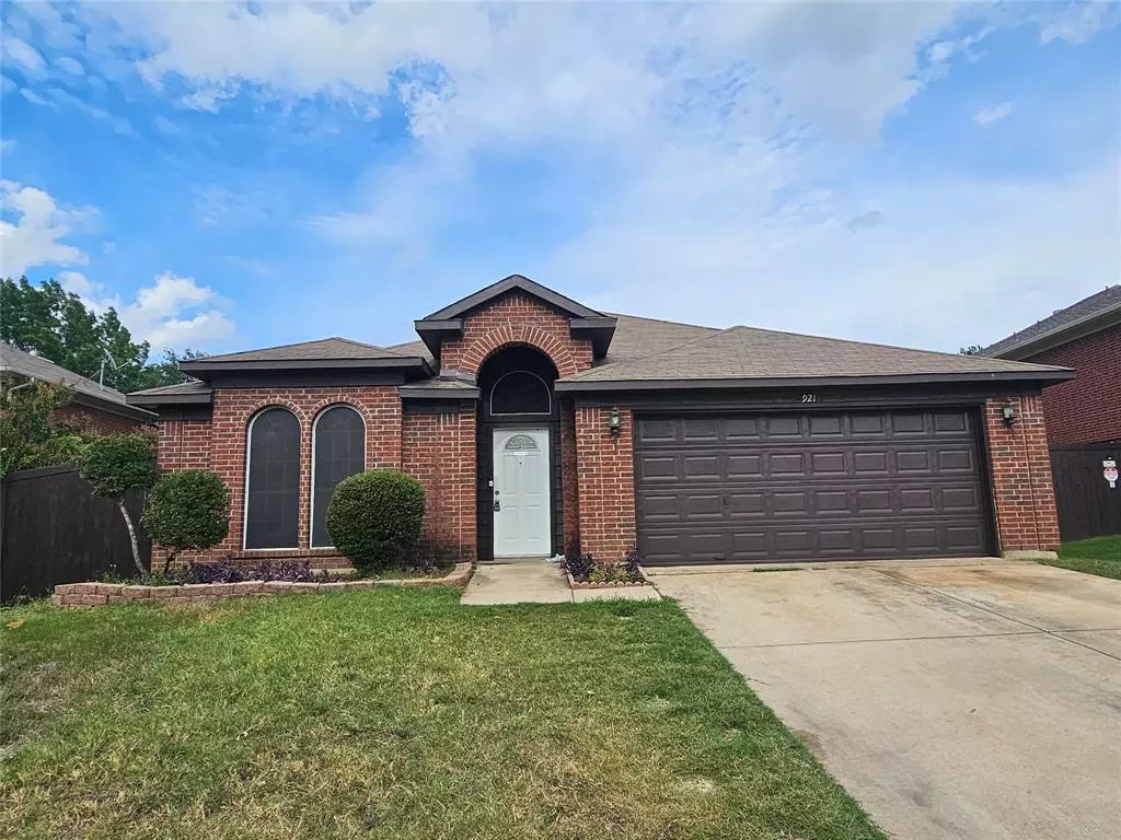 Saginaw, TX 76131,921 Santa Fe Drive