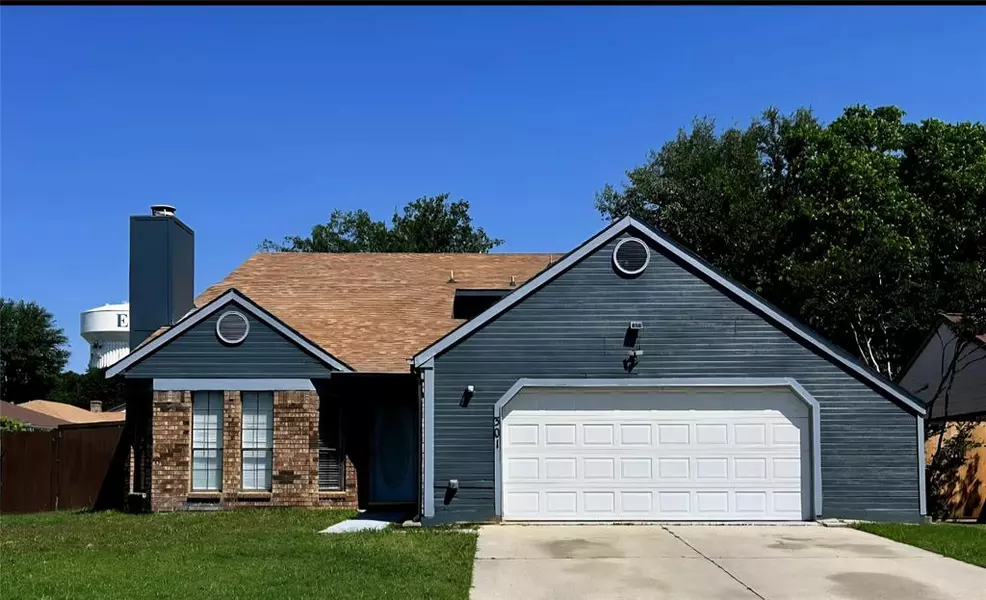 301 Sandlewood Lane, Euless, TX 76039