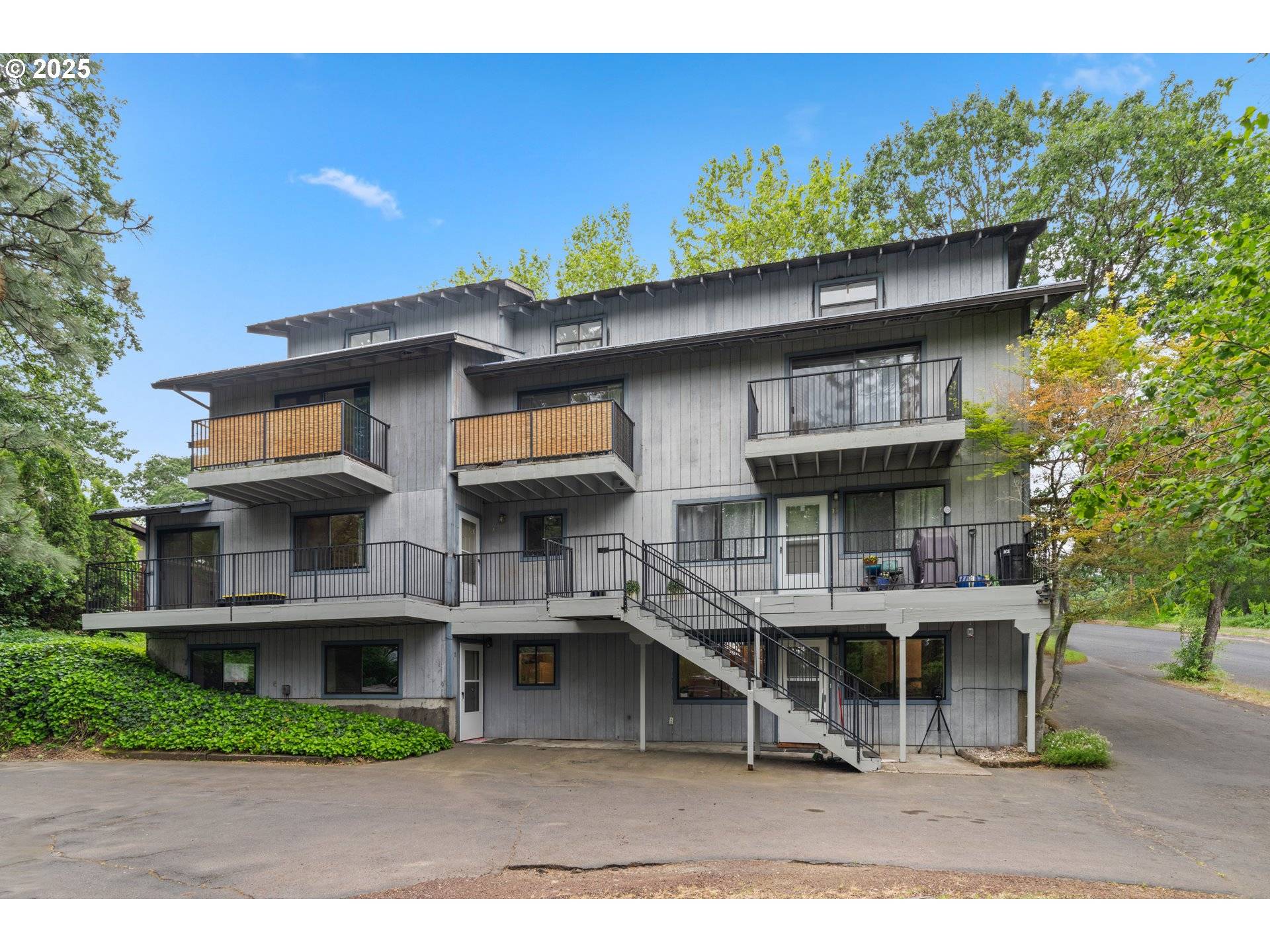 9 N 20TH ST, Hood River, OR 97031