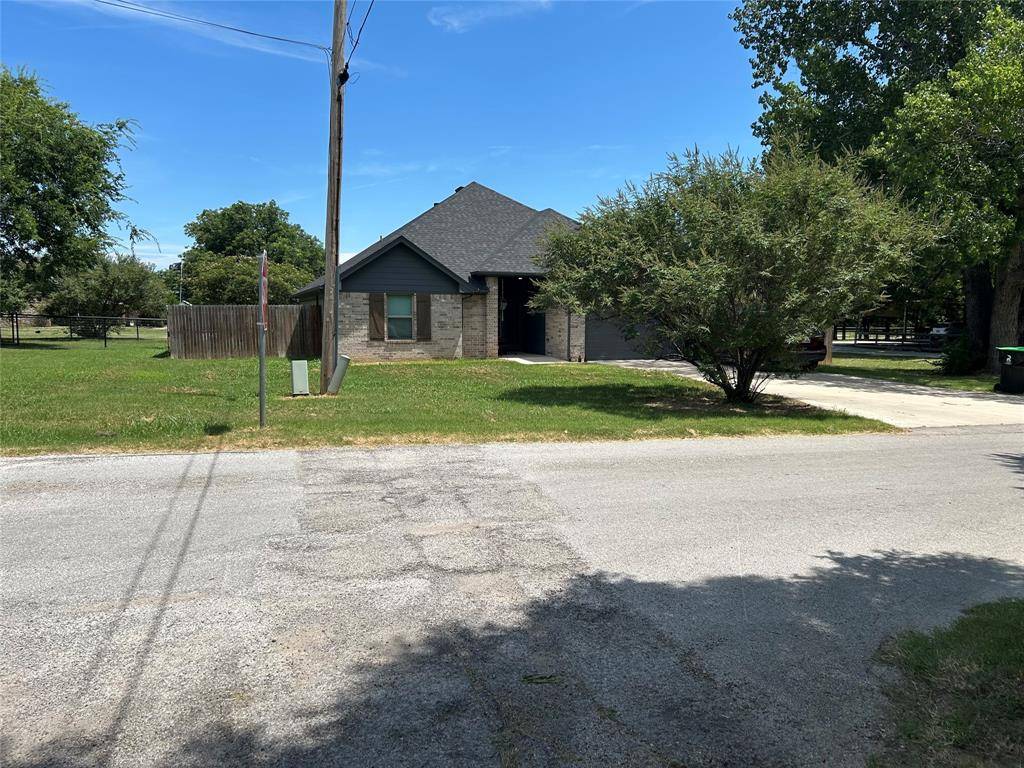501 W Hobbs Avenue, Boyd, TX 76023