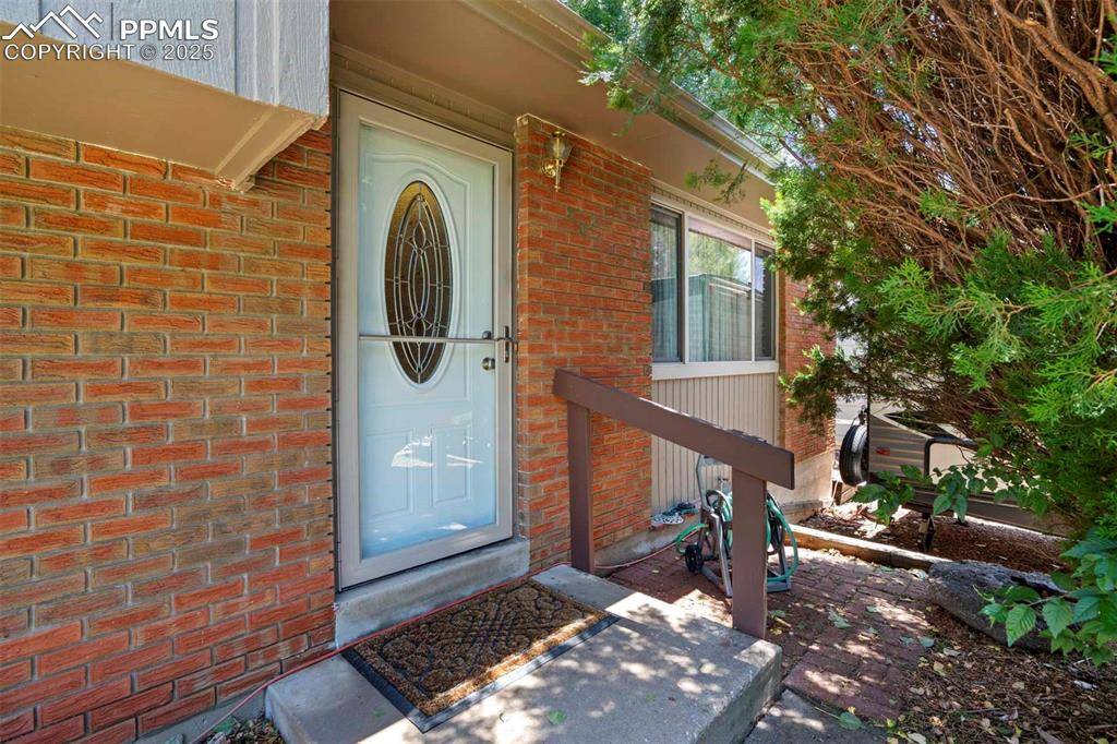 Colorado Springs, CO 80918,2775 Flintridge CIR