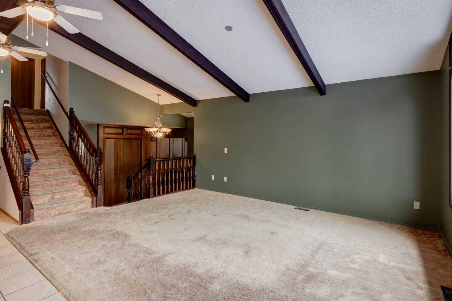 Calgary, AB T3K1W8,59 Beaconsfield PL NW
