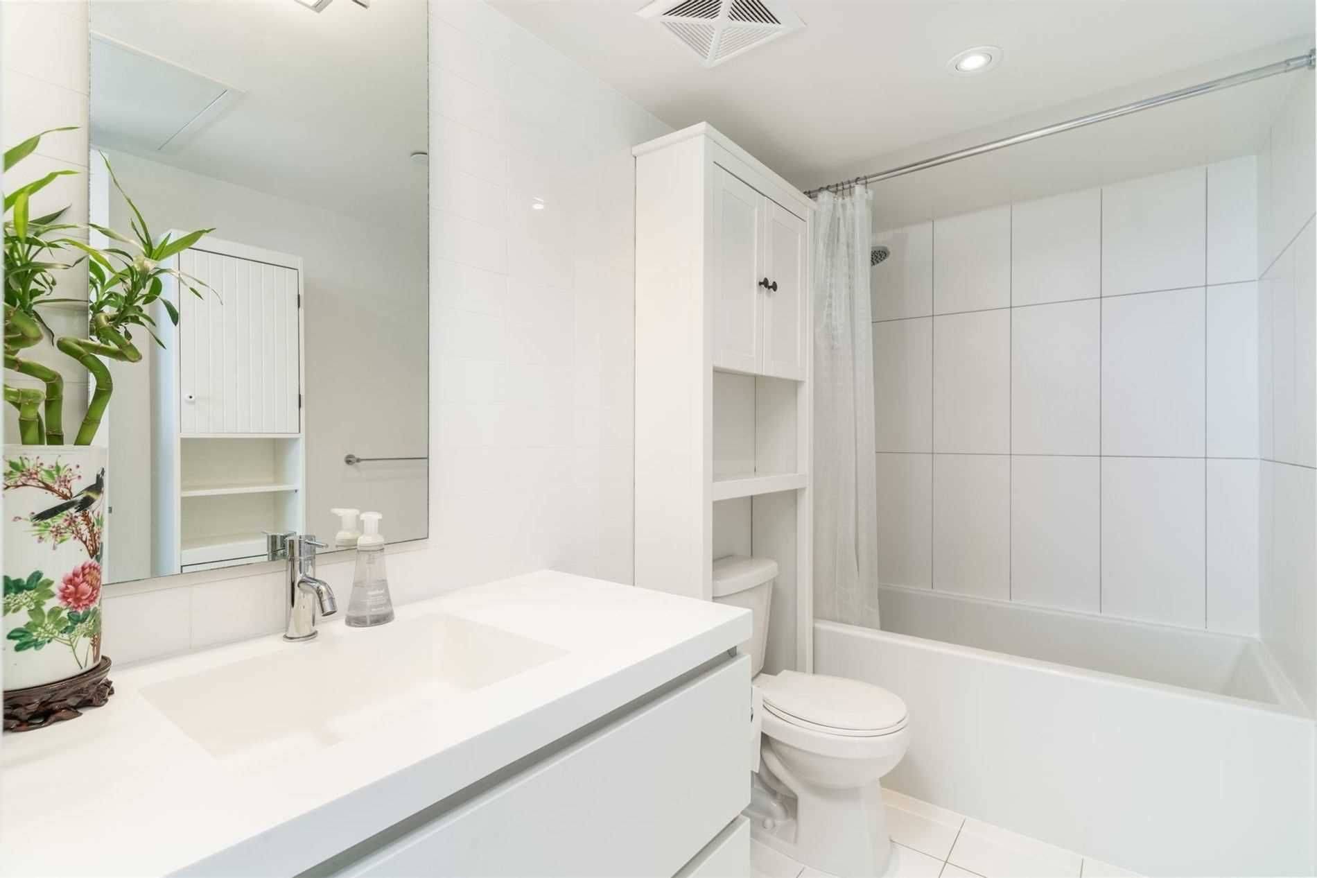 Toronto C01, ON M5V 0J9,85 Queens Wharf RD #3608