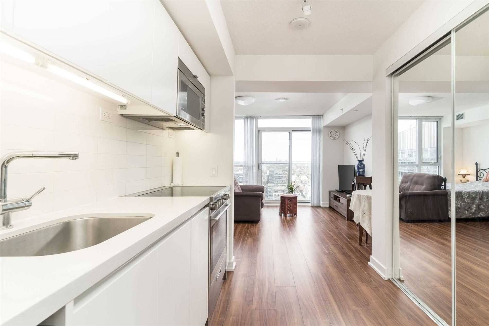 Toronto C01, ON M5V 0J9,85 Queens Wharf RD #3608