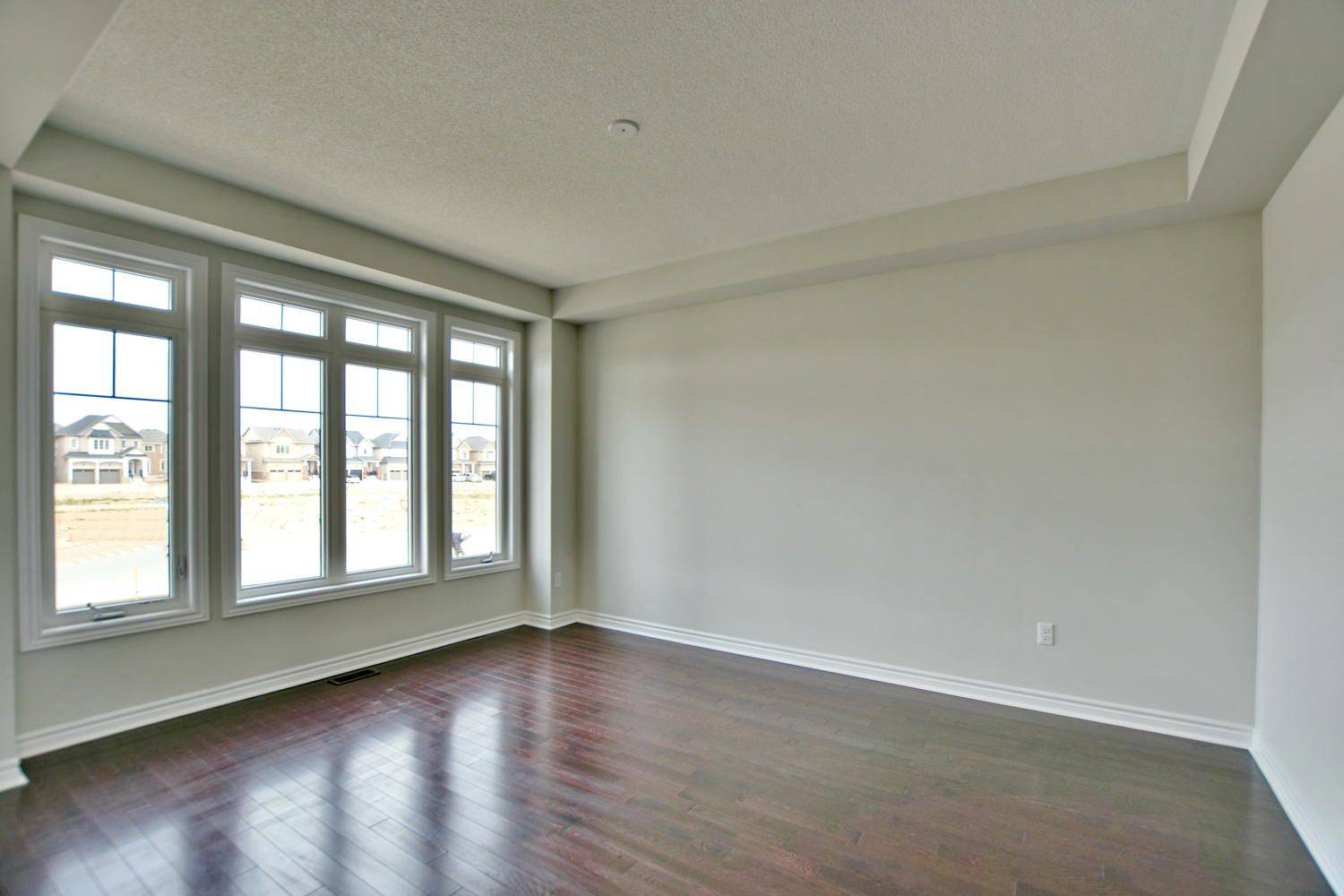 Collingwood, ON L6Y 4B3,81 Mclean AVE