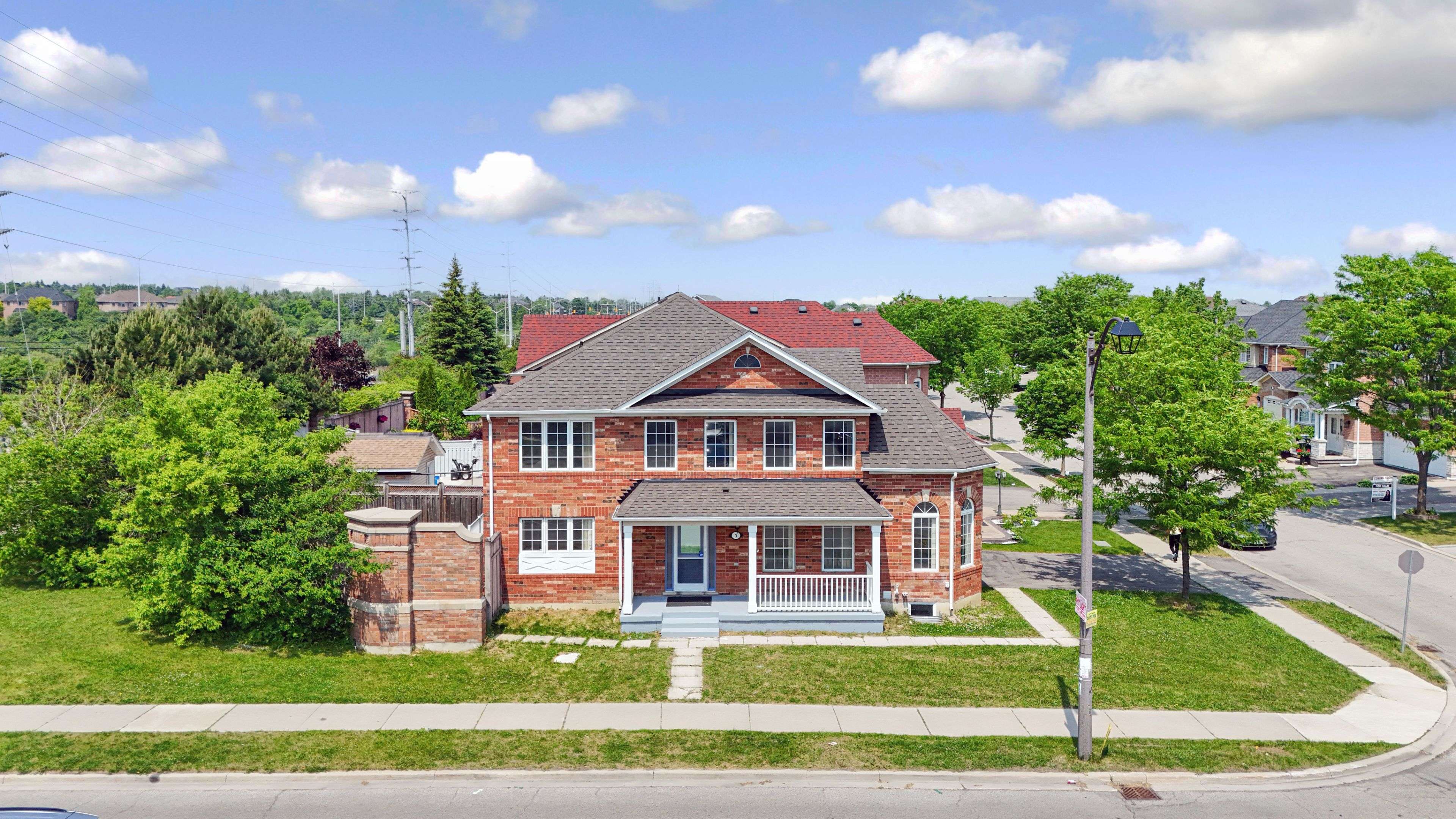Brampton, ON L6P 2H8,1 Bayridge DR