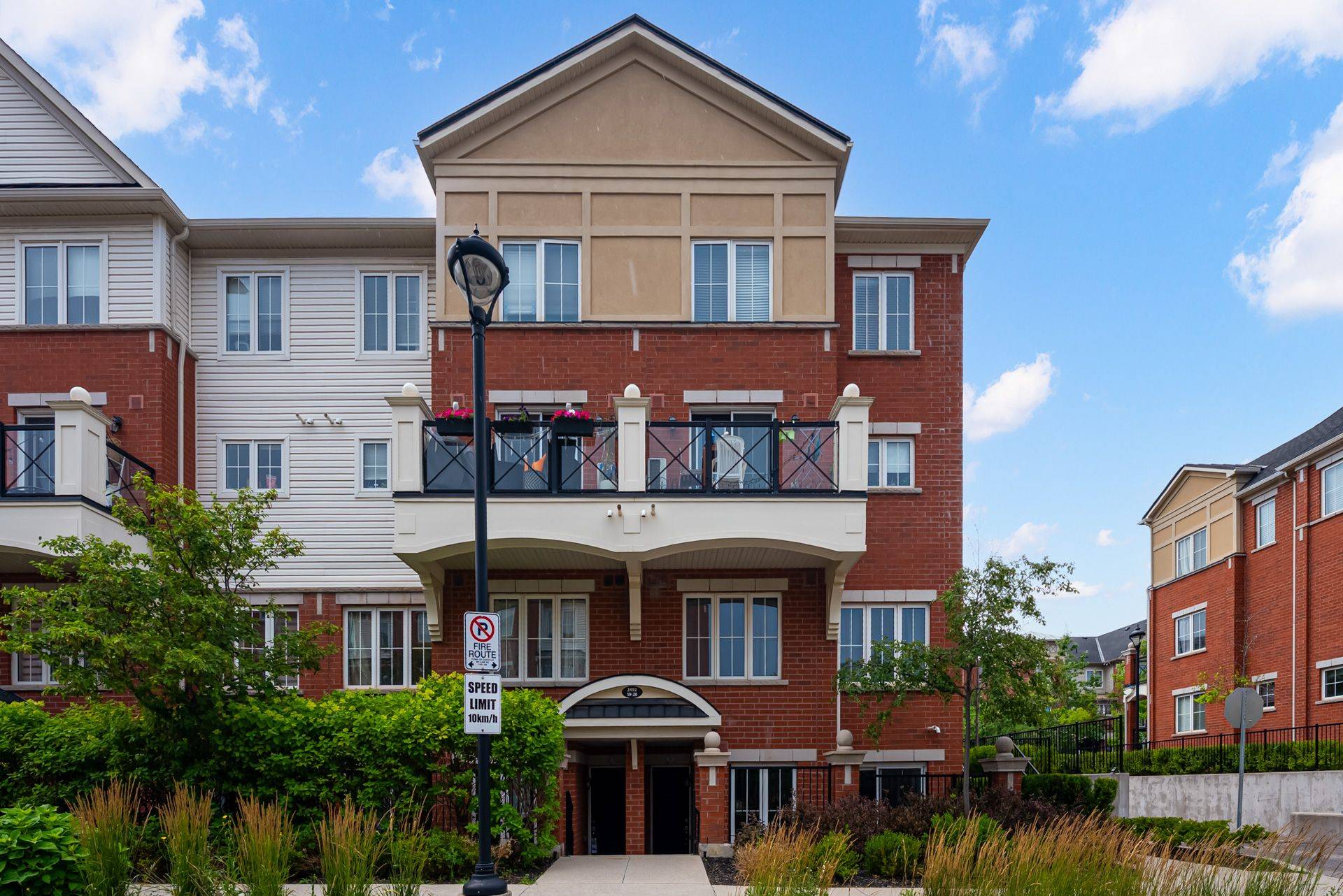 2492 Post RD #19, Oakville, ON L6H 0G6