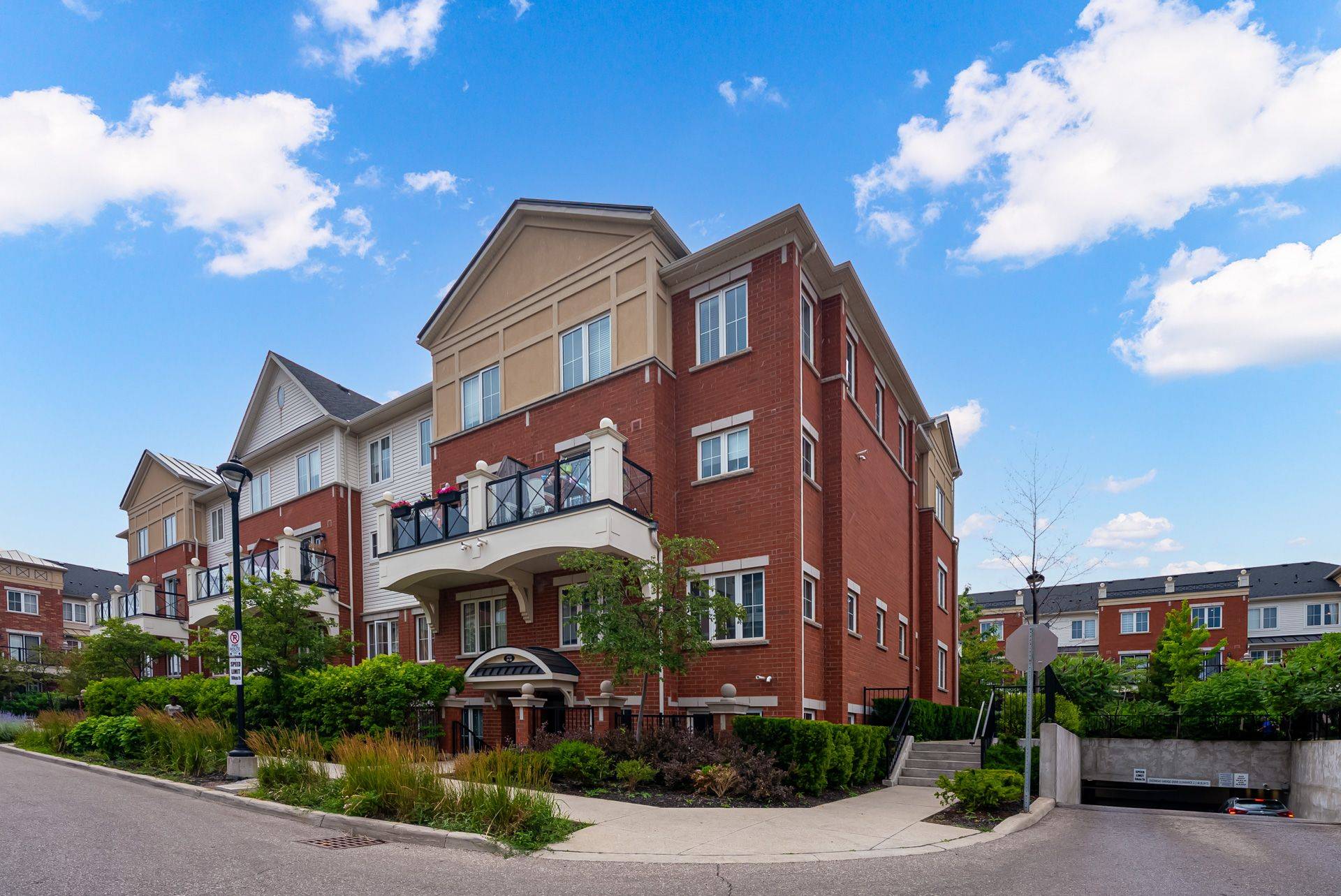 Oakville, ON L6H 0G6,2492 Post RD #19
