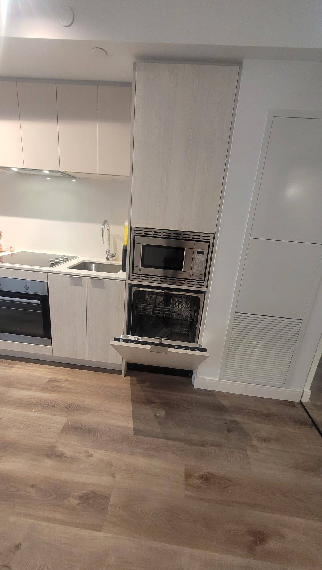 Hamilton, ON L8R 3J2,1 Jarvis ST #1112