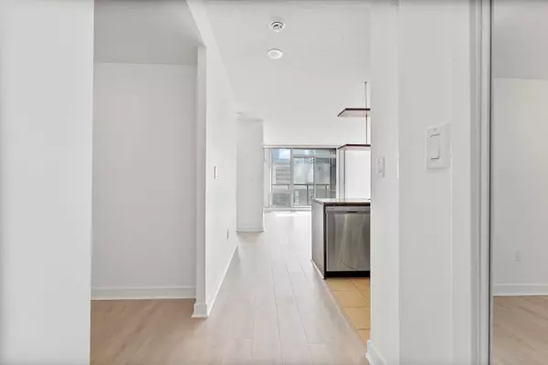 Toronto C01, ON M5V 3V2,10 Navy Wharf CT #1101