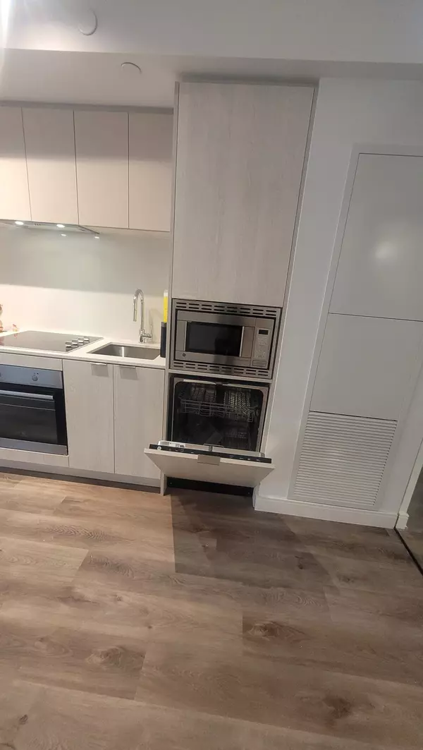Hamilton, ON L8R 3J2,1 Jarvis ST #1112