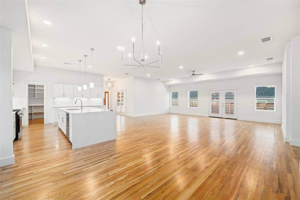 206 S Beach Street,  Venus,  TX 76084