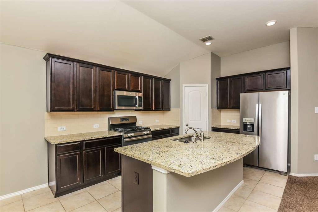 617 Saguaro Drive, Fort Worth, TX 76052