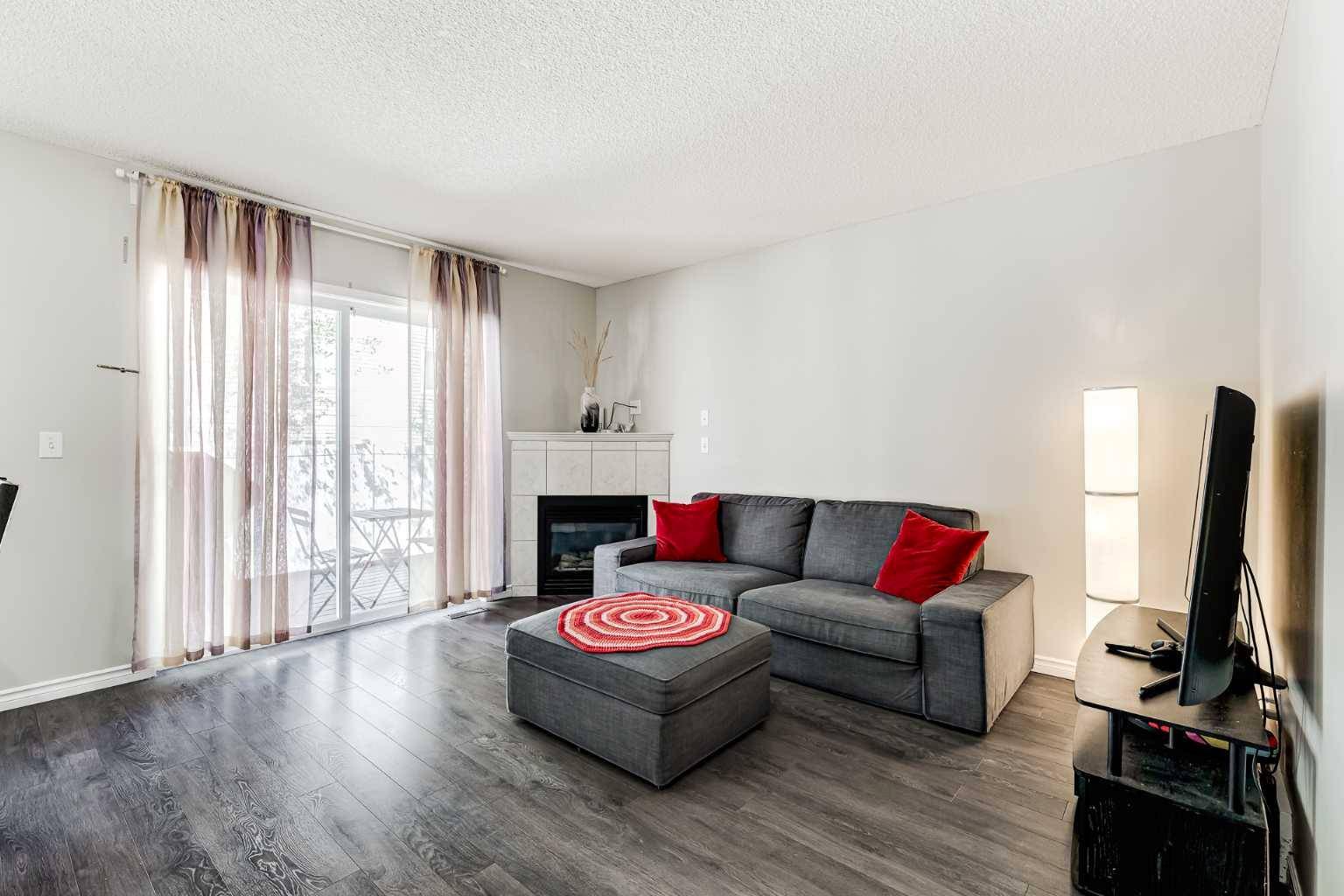 Airdrie, AB T4B3C6,760 Railway Gate Southwest #402