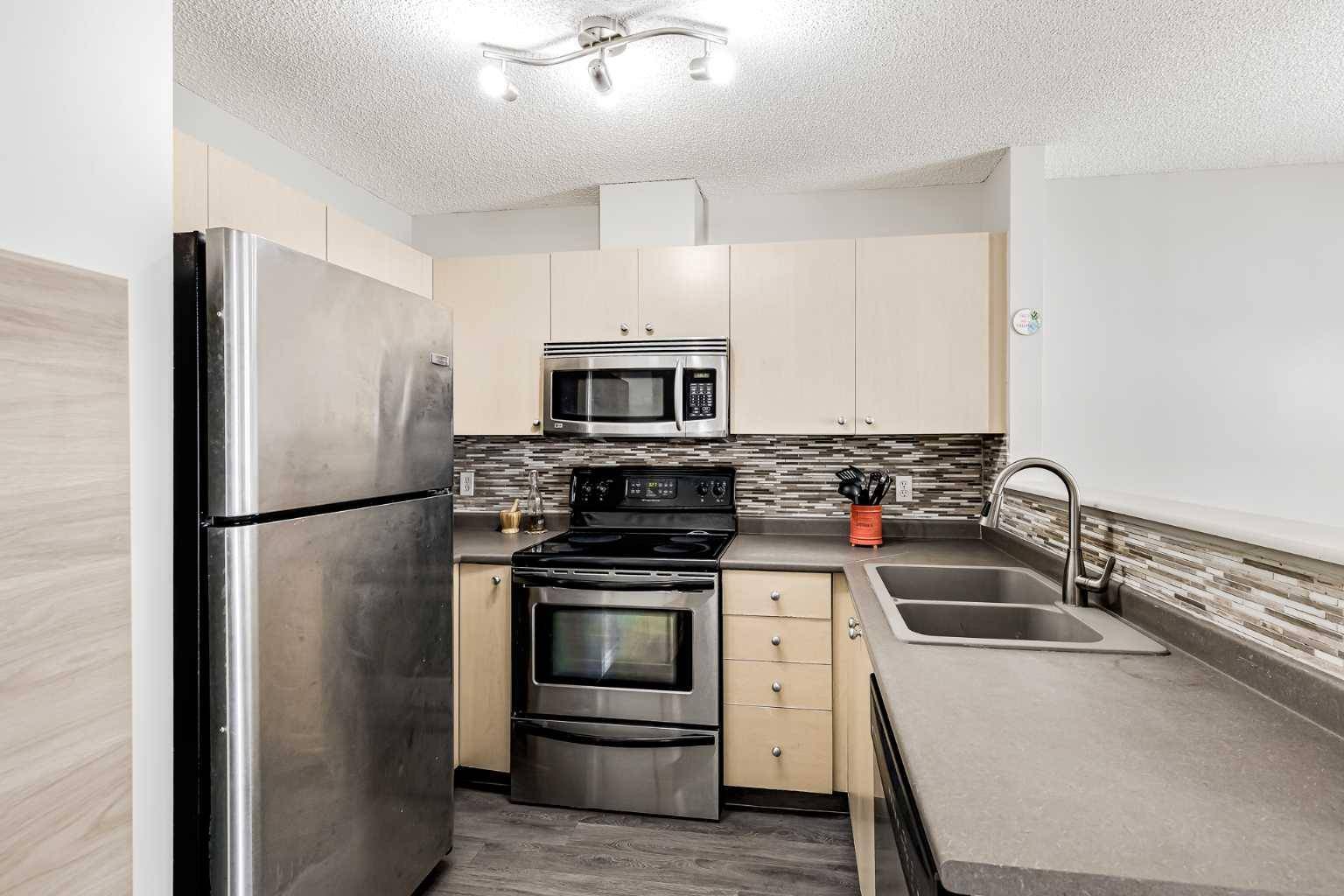Airdrie, AB T4B3C6,760 Railway Gate Southwest #402
