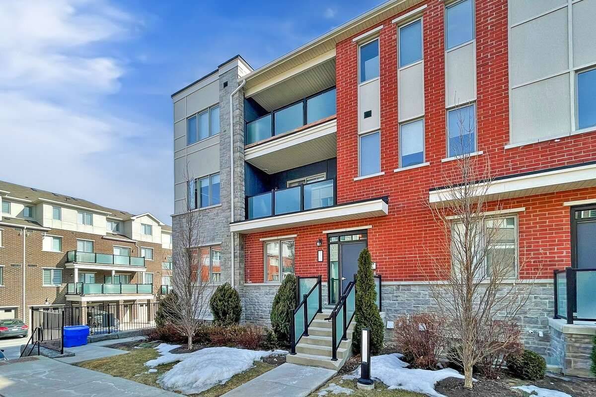 Pickering, ON L1X 0H5,1148 Dragonfly AVE #512