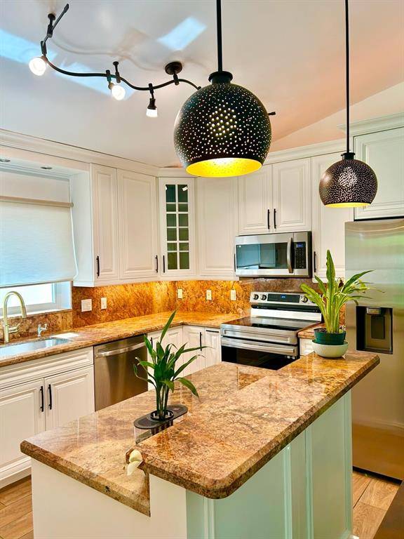 Boca Raton, FL 33428,10094 Encore Path
