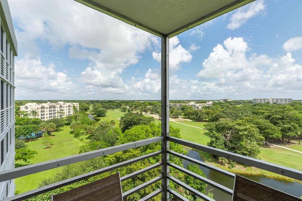 Pompano Beach, FL 33069,4015 W Palm Aire Dr #907