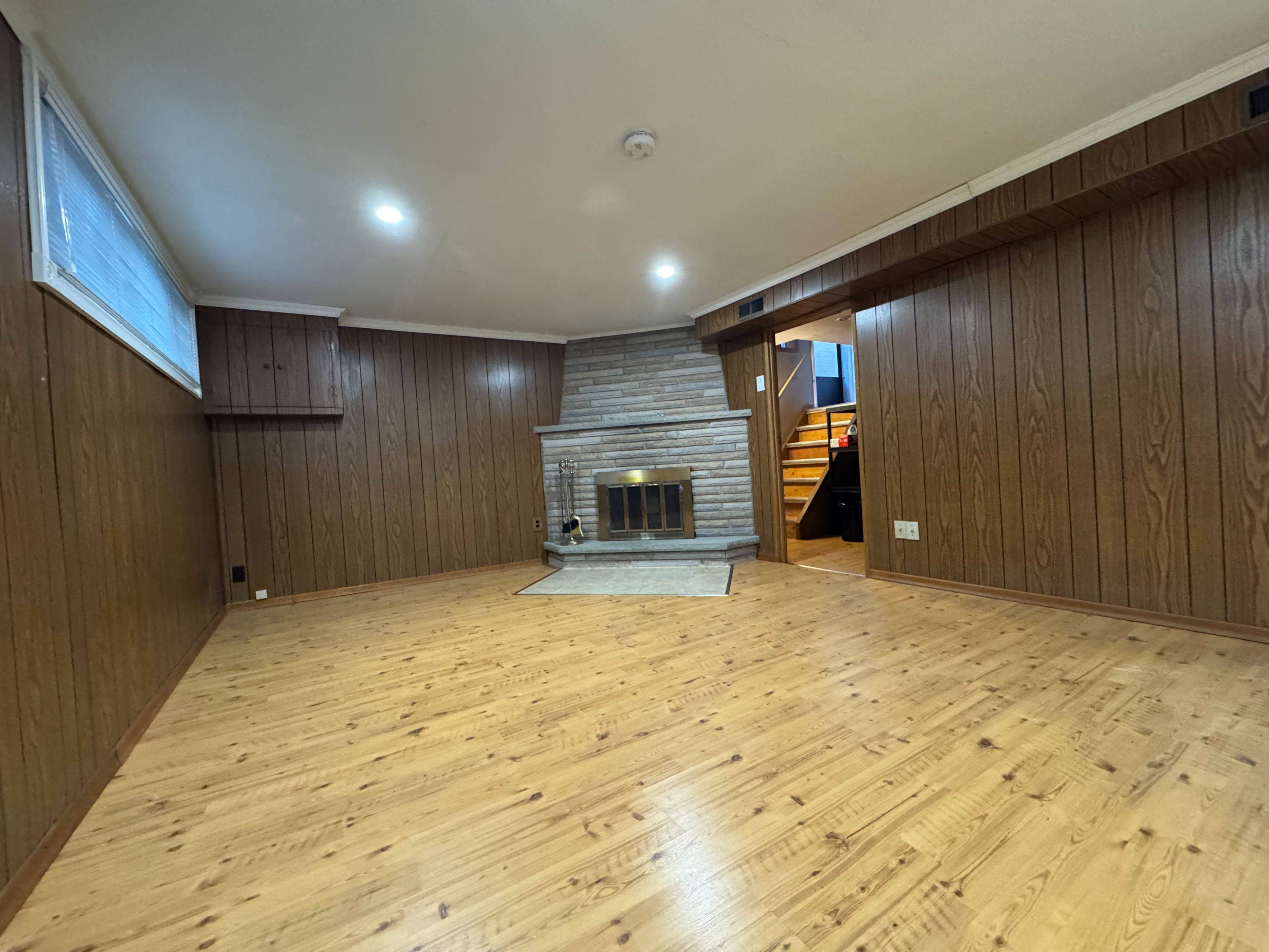 Richmond Hill, ON L4C 1L8,324 Elmwood AVE #bsmt