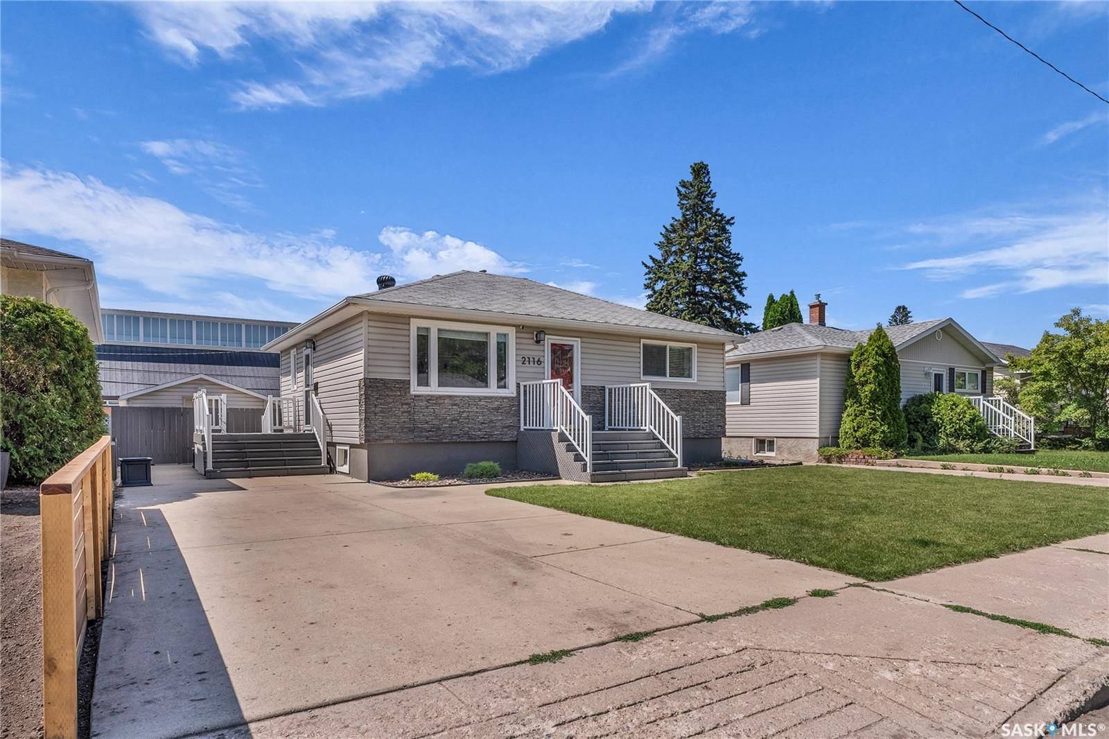 Saskatoon, SK S7J 1H8,2116 York AVENUE