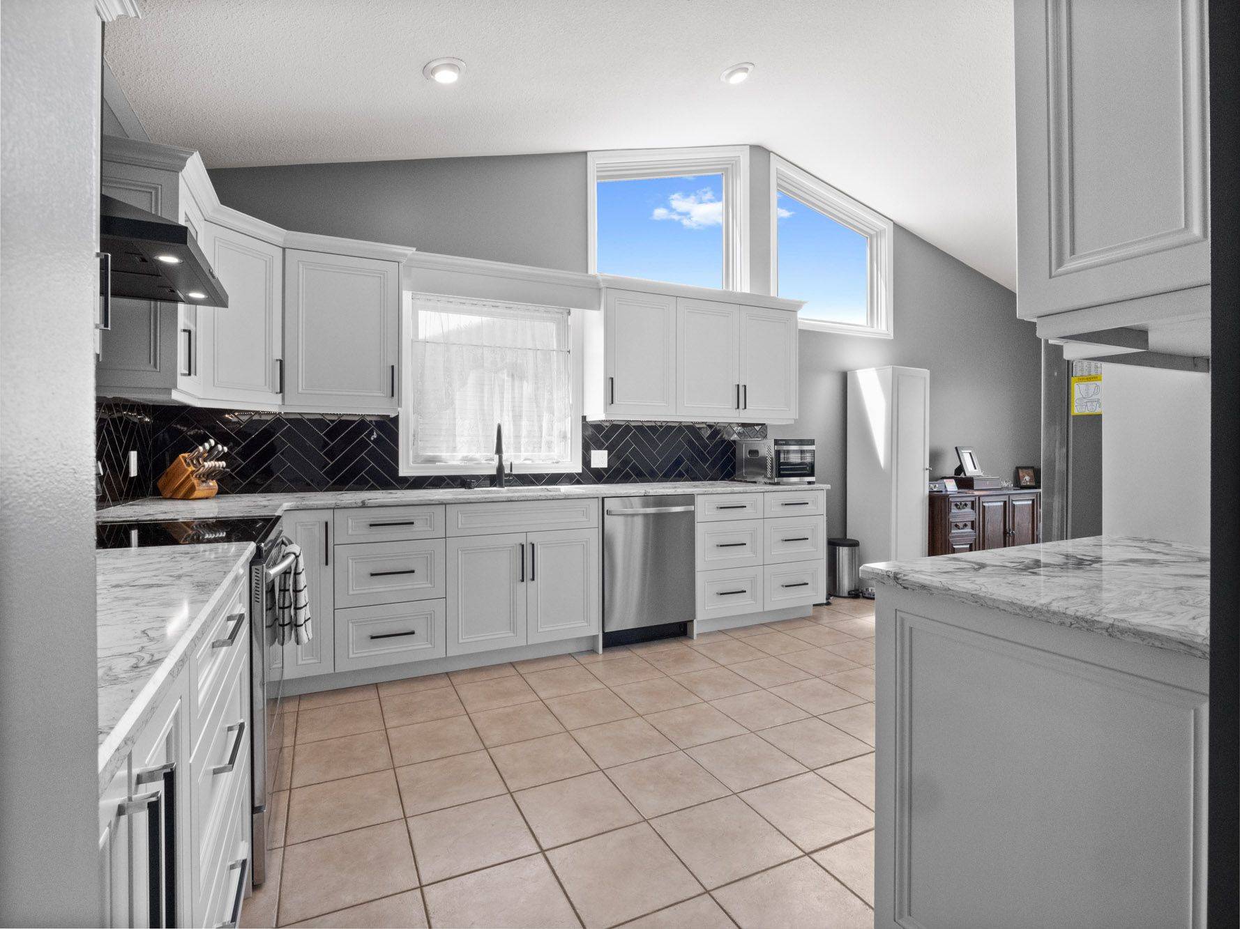 Niagara Falls, ON L2H 2X4,7721 Parkview CRES