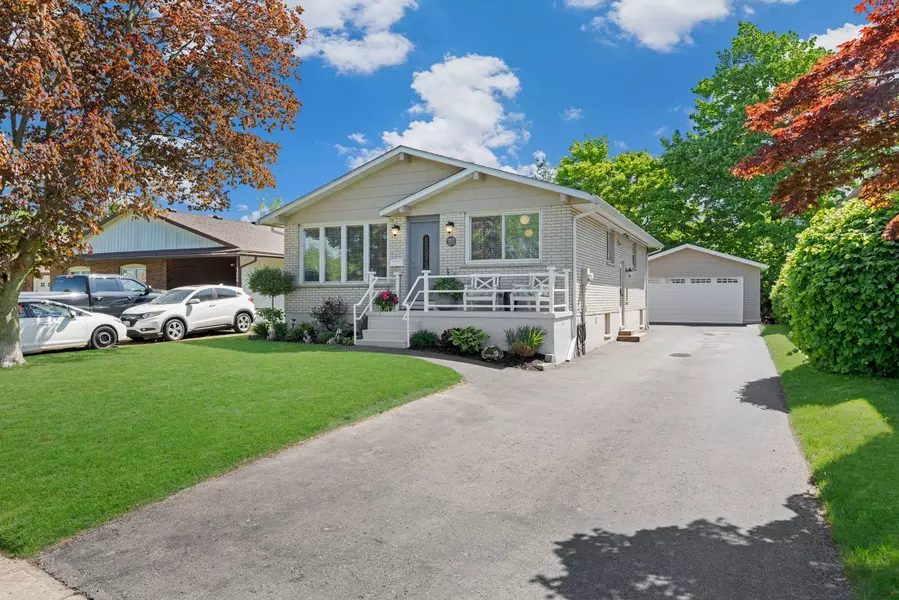 120 Royal Oak DR, Welland, ON L3C 5V9