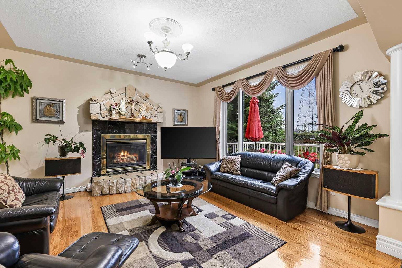 Calgary, AB T3H 4M2,10 Strathridge CT Southwest
