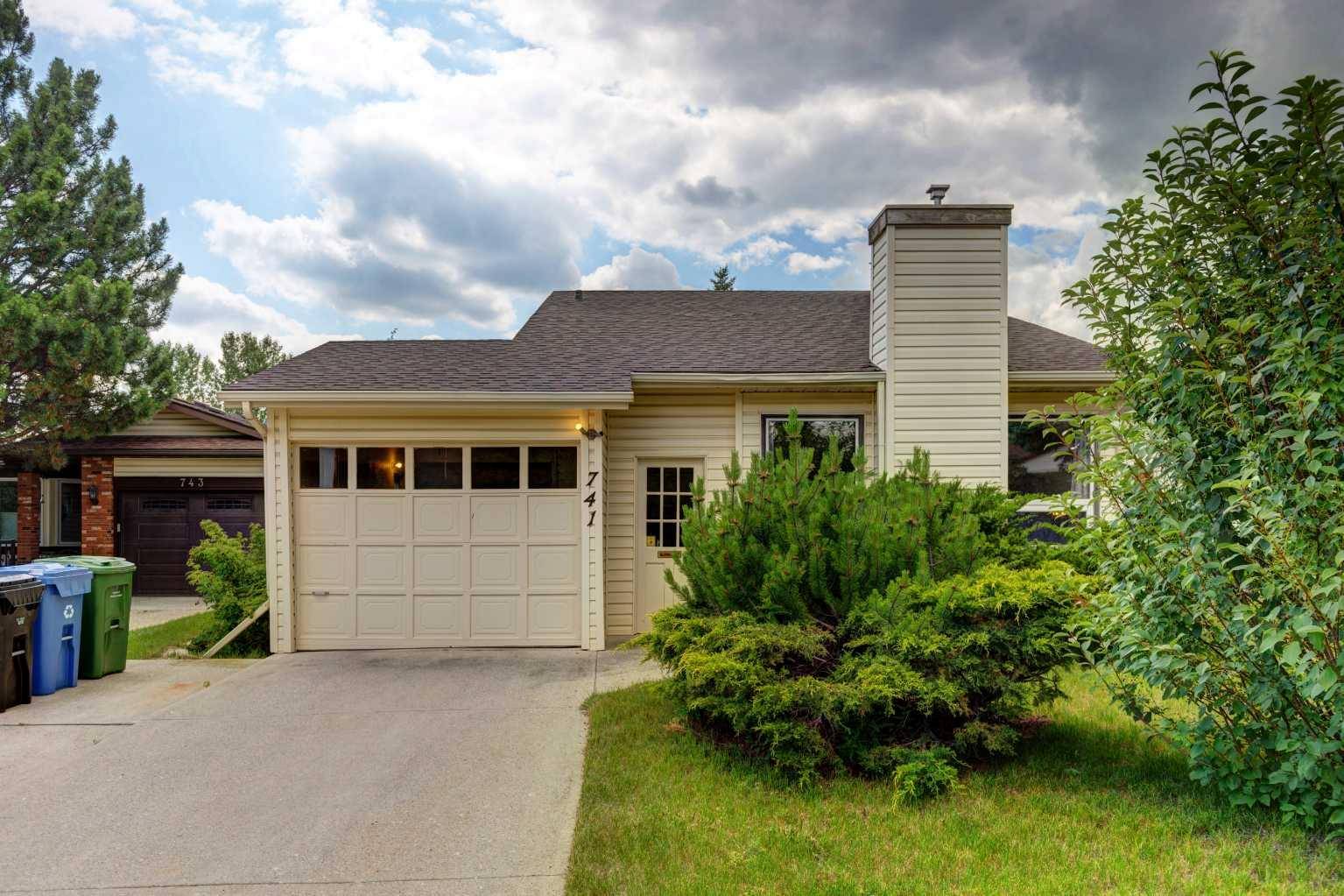 741 Ranchview CIR Northwest, Calgary, AB T3G1A9