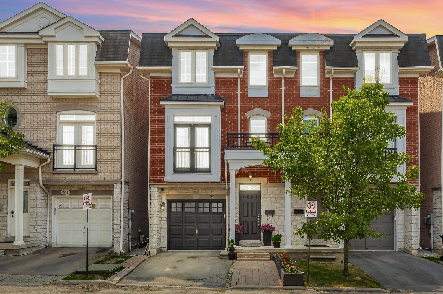 22 Lambrinos LN S, Toronto W05, ON M3N 0A1