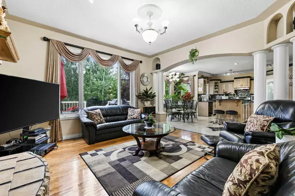 Calgary, AB T3H 4M2,10 Strathridge CT Southwest