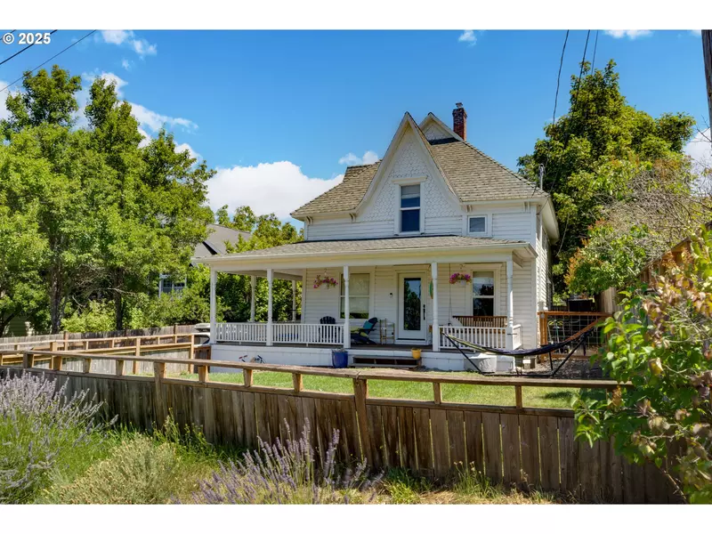 807 Park St LOOP, Hood River, OR 97031