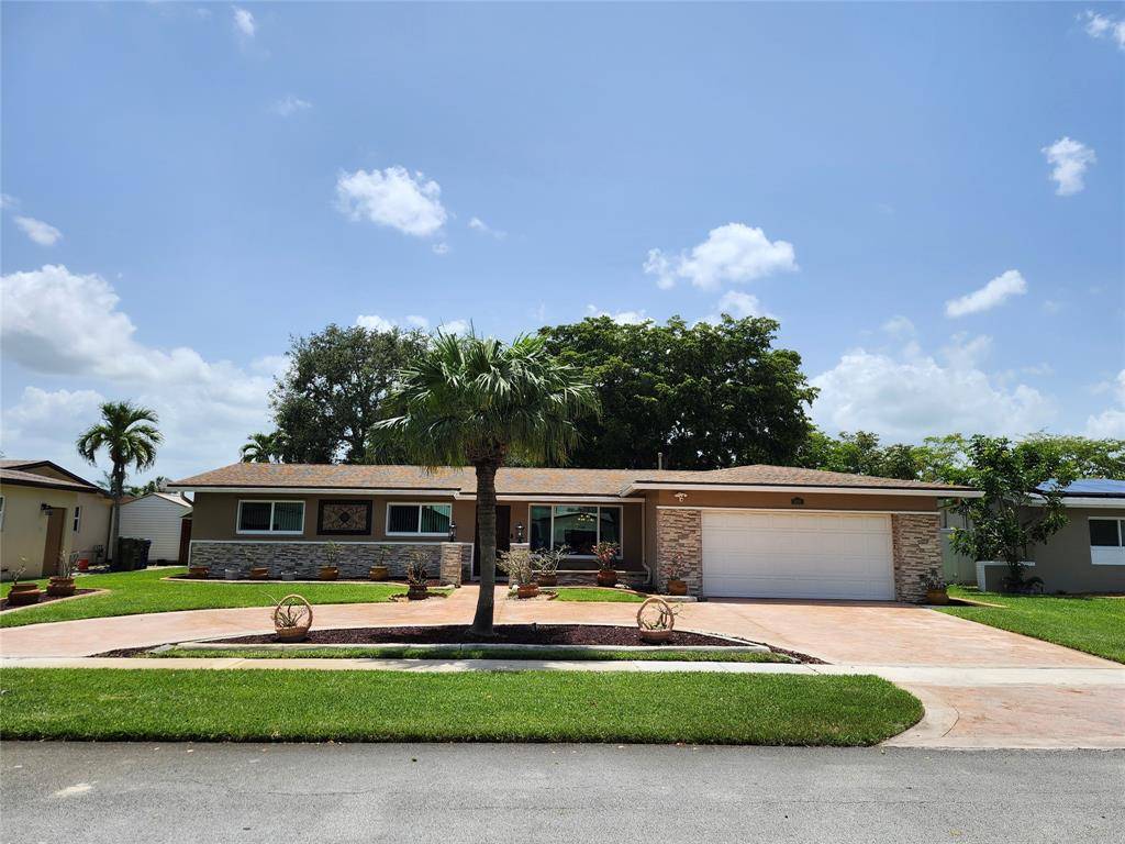 600 NW 93RD AVE, Pembroke Pines, FL 33024