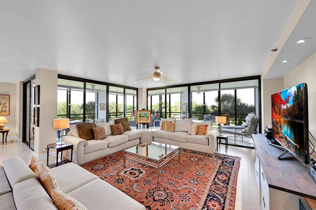 7578 Regency Lake Dr #402, Boca Raton, FL 33433