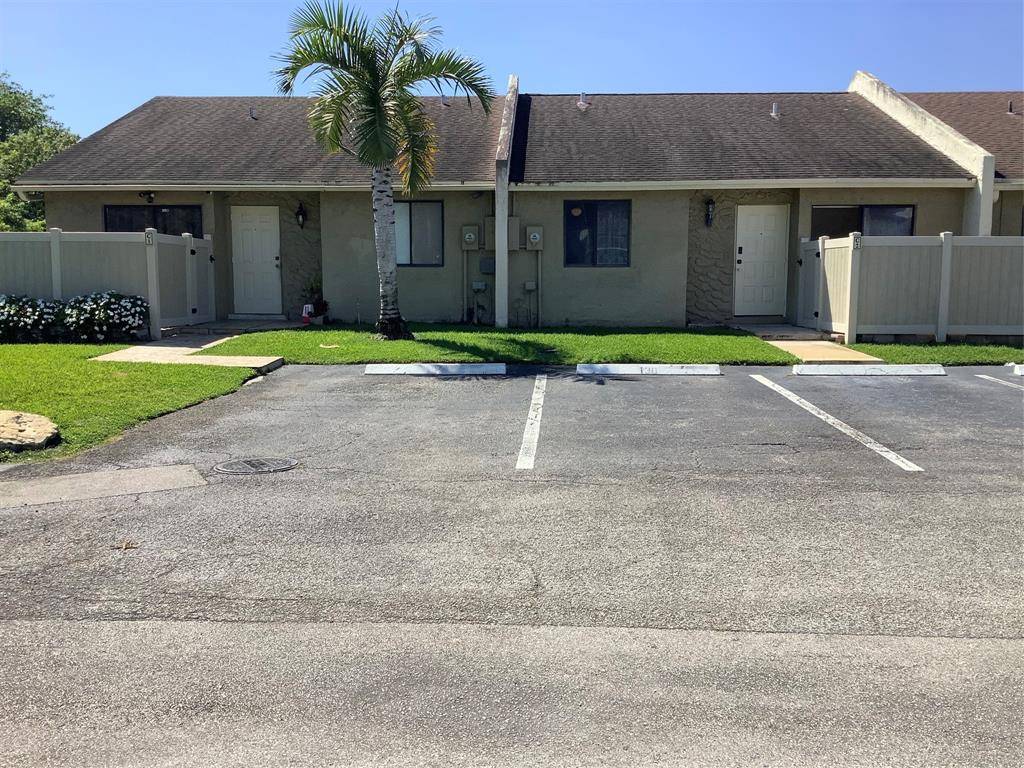 10128 Boca Bend #C2, Boca Raton, FL 33428