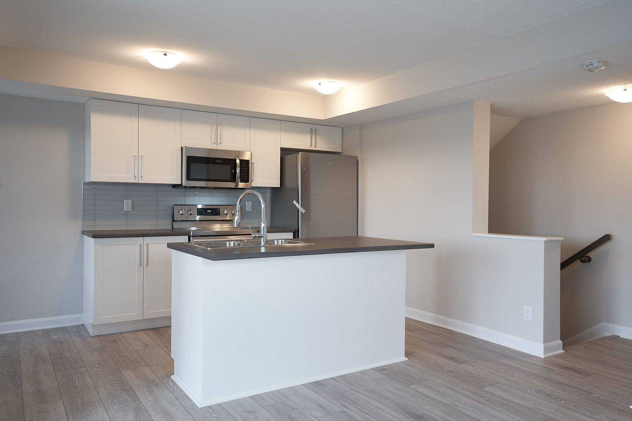 Barrhaven, ON K2J 6R5,1201 CHAPMAN MILLS DR
