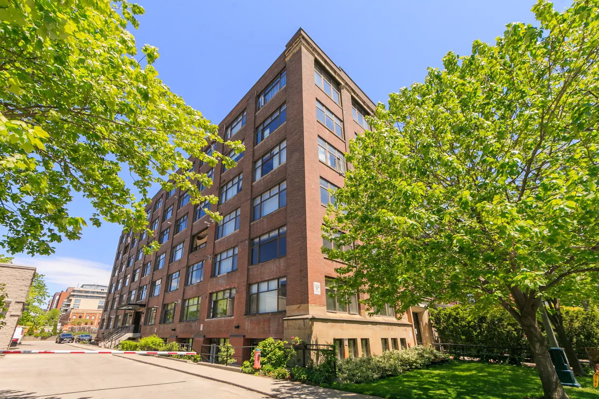 Toronto C01, ON M5V 1E3,436 Wellington ST W #108