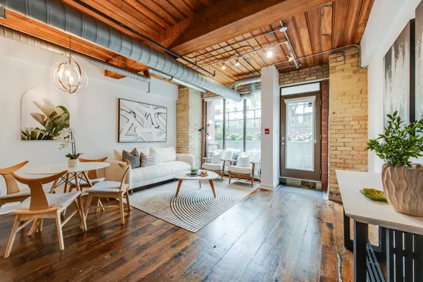 Toronto C01, ON M5V 1E3,436 Wellington ST W #108