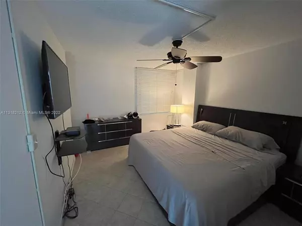 Pompano Beach, FL 33062,111 Briny Ave #27-04