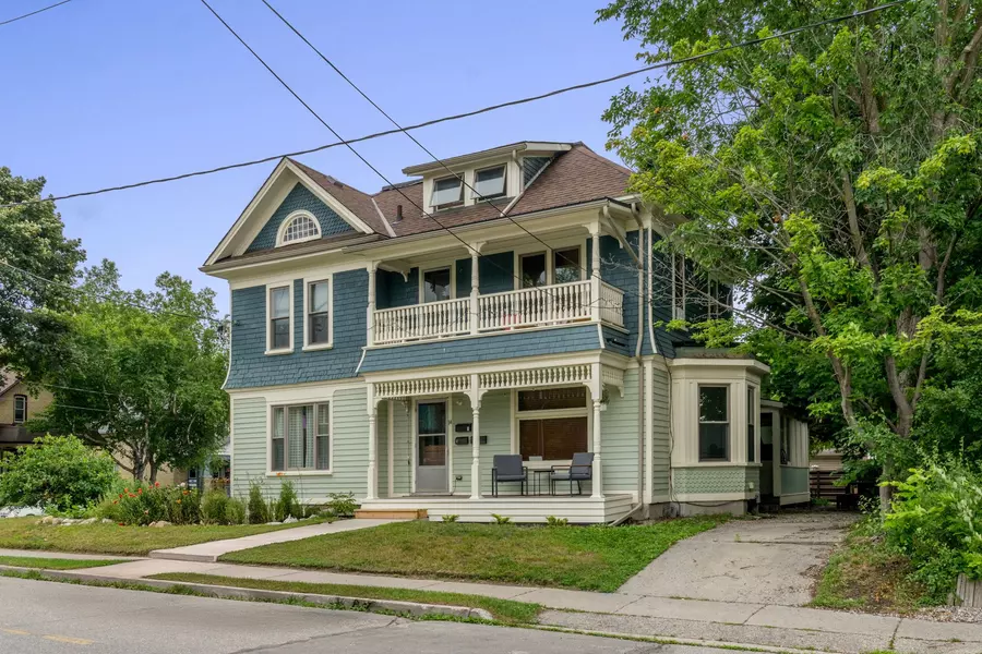 14 Young ST W, Waterloo, ON N2L 2Y8