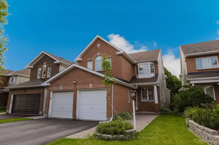 28 Armagh WAY, Barrhaven, ON K2J 4C3