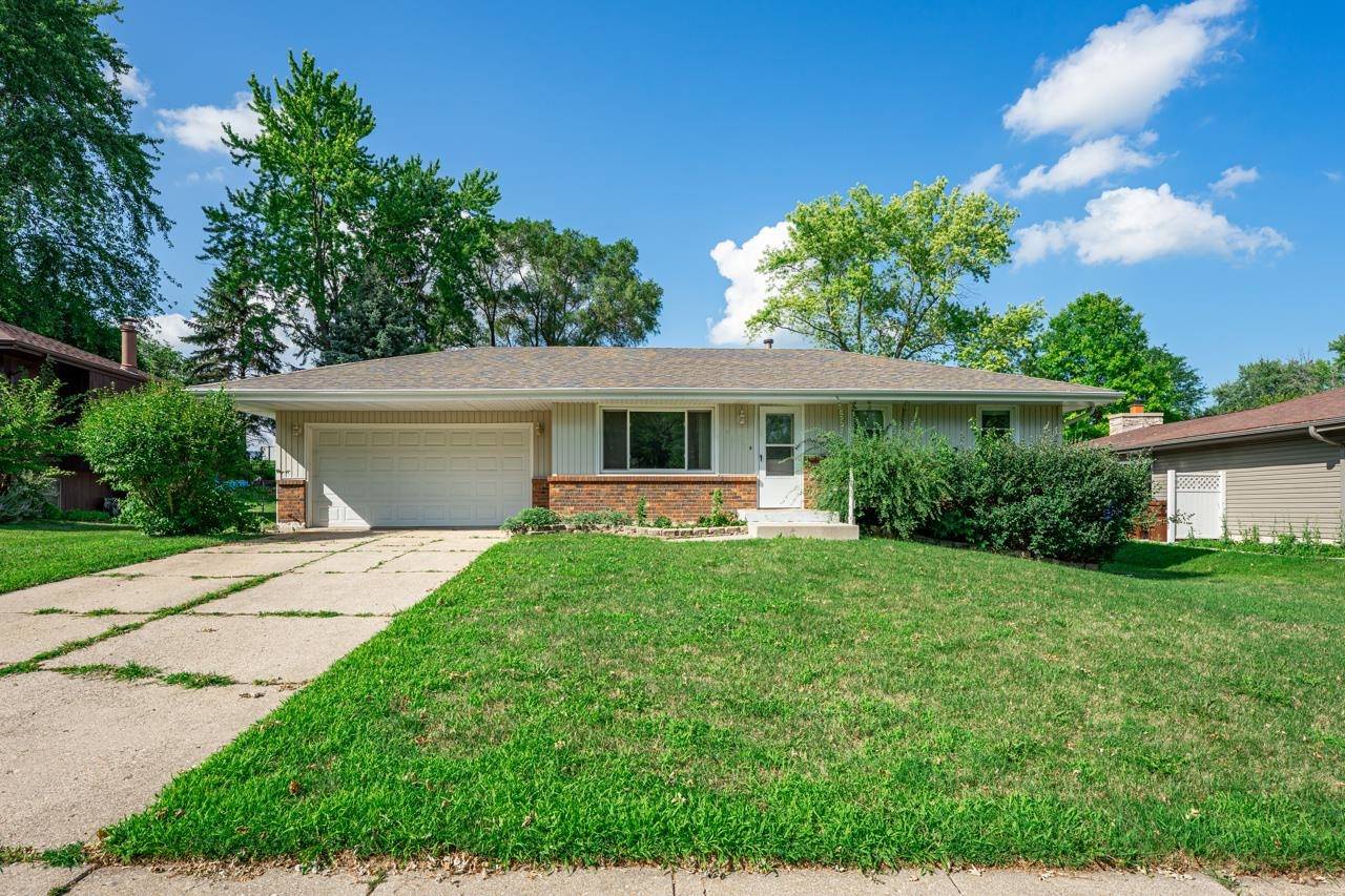 5516 Pebble Creek Trail, Loves Park, IL 61111