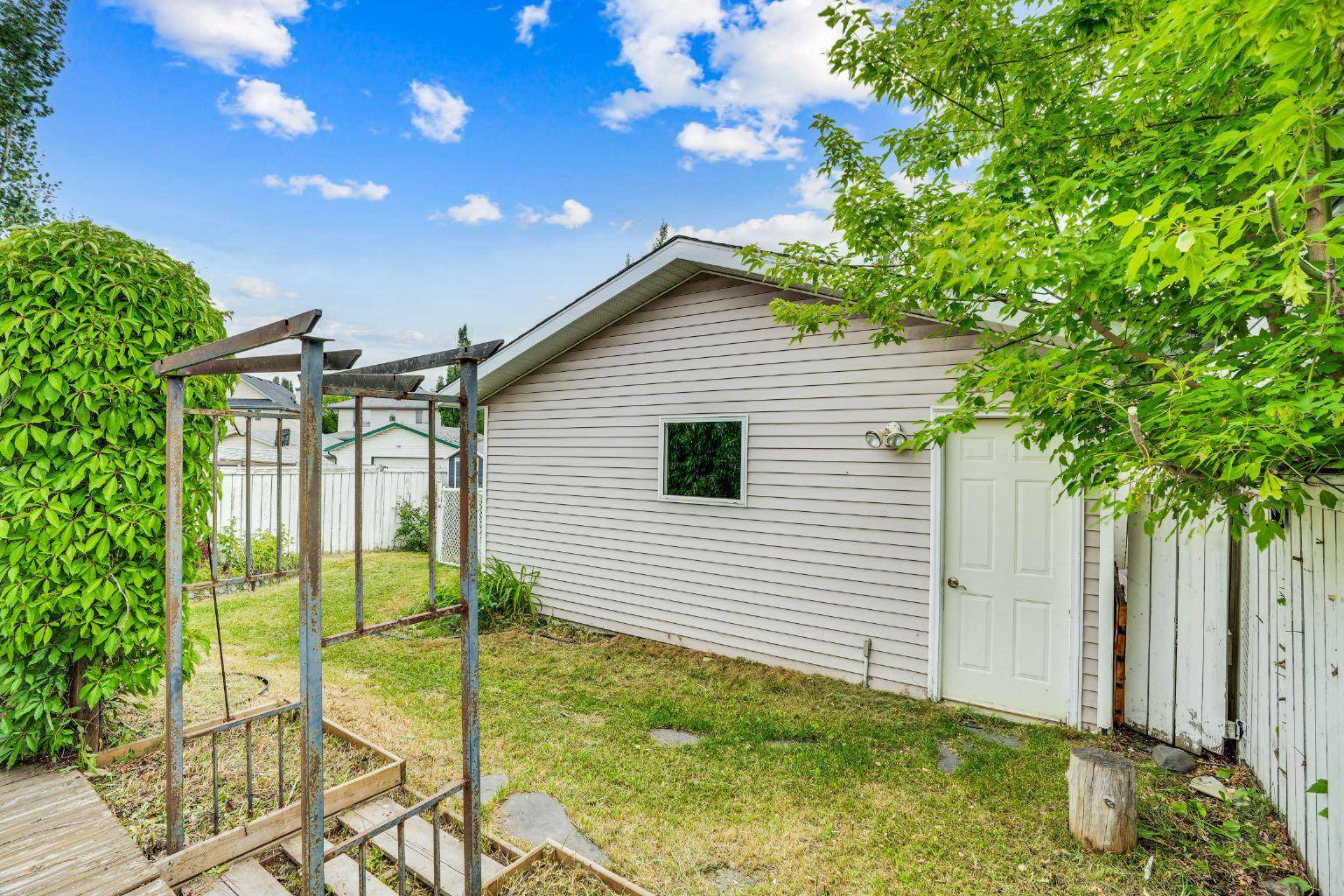 Calgary, AB T2Z 3K4,42 Inverness PL Southeast