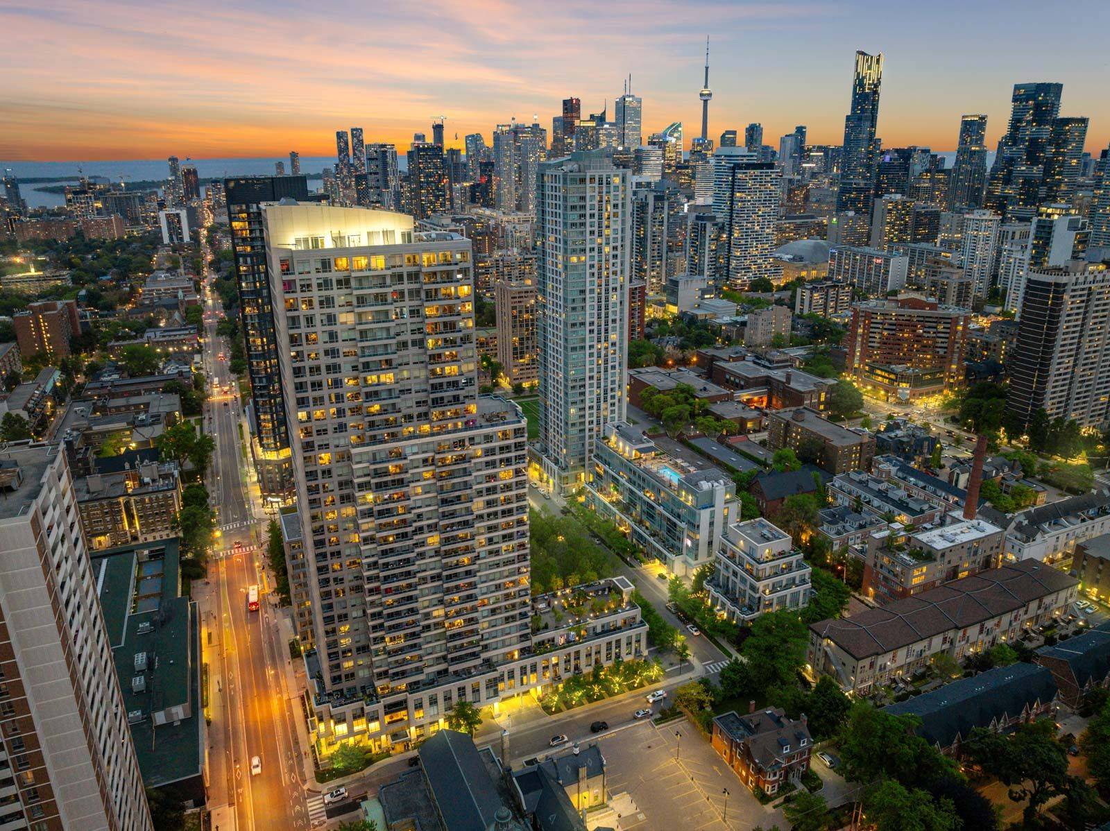Toronto C08, ON M4X 1L1,500 Sherbourne ST #3207