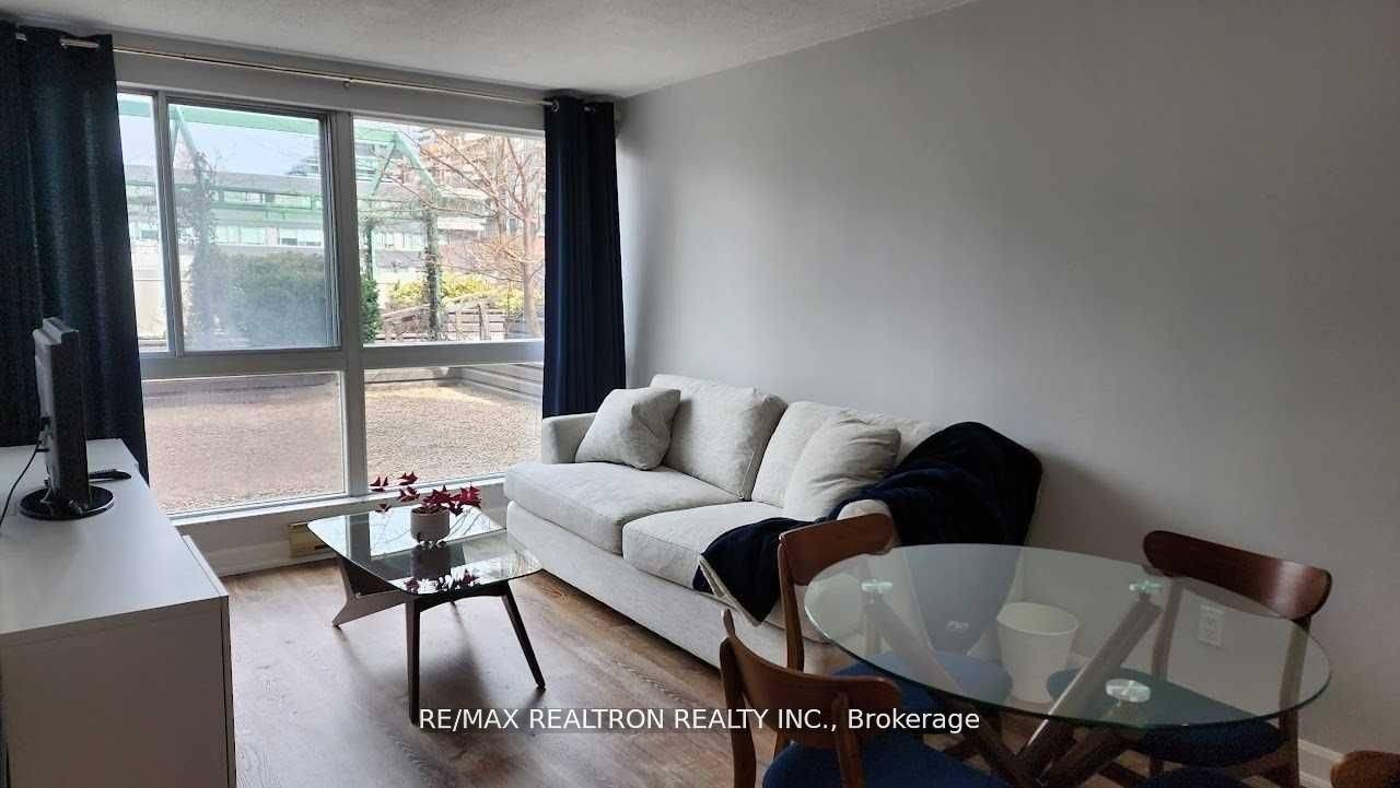 Toronto C10, ON M4P 3C5,7 Broadway AVE #211
