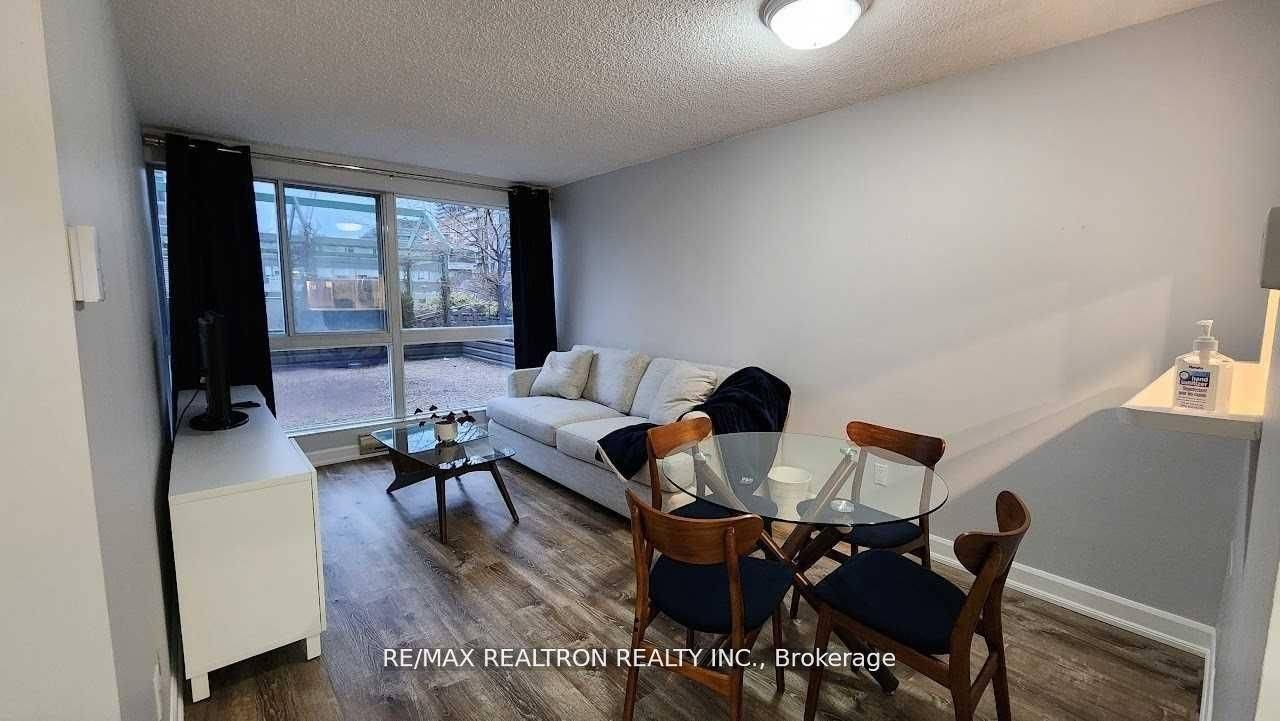 Toronto C10, ON M4P 3C5,7 Broadway AVE #211